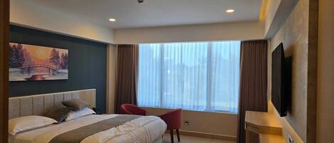 Chambre Supérieure, 1 très grand lit, salle de bains privée, vue montagne | Literie de qualité supérieure, couette en duvet d'oie