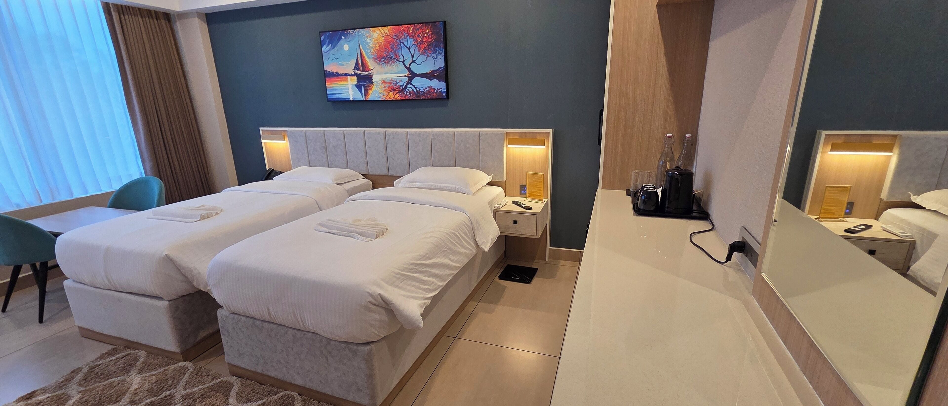 Dobbelt- eller tomannsrom – superior, 2 enkeltsenger, fjellutsikt | Sengetøy av topp kvalitet, dundyner, memory foam-senger og minibar