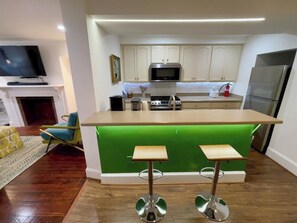 Fridge, microwave, oven, stovetop - Oasis on O Street - Full Floor Apartment - Logan/Dupont, near White House (Washington)