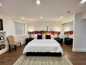 1 室のベッドルーム、デスク、アイロン / アイロン台、旅行用ベビーベッド