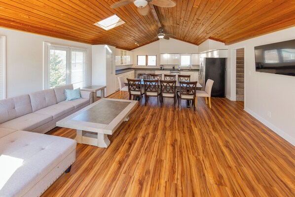 Smart TV - Reel Paradise - 6 bedroom pool home with dock (Virginia Beach)