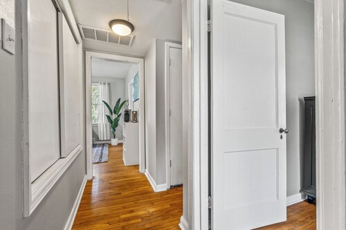 East Hill Manor w/ 2 Kitchens Near Beach & Downtown