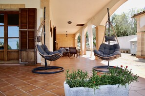 Terrace/patio - Paradise in Ses Covetes, Swimming Pool and BBQ (Petra)