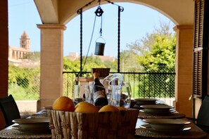 Outdoor dining - Paradise in Ses Covetes, Swimming Pool and Bbq (Petra)