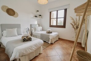 3 bedrooms, iron/ironing board, travel crib, free WiFi - Paradise in Ses Covetes, Swimming Pool and Bbq (Petra)