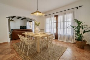 Dining - Paradise in Ses Covetes, Swimming Pool and Bbq (Petra)