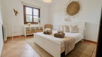 3 slaapkamers, een strijkplank/strijkijzer, reisbedje, gratis wifi