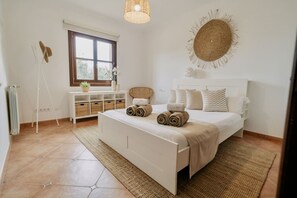 3 bedrooms, iron/ironing board, travel crib, free WiFi - Paradise in Ses Covetes, Swimming Pool and Bbq (Petra)