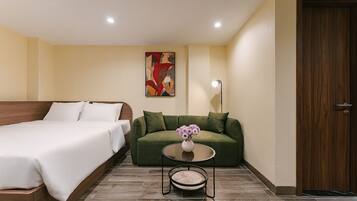 Estudio superior | Ropa de cama de alta calidad, cortinas opacas, sistema de insonorización