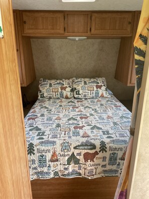 2 bedrooms, bed sheets