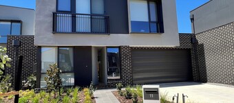 Double Storey, brand new house, cosy, clean, convenient with shops nearby