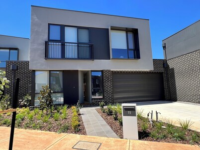 Double Storey, brand new house, cosy, clean, convenient with shops nearby