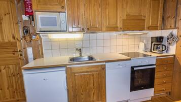 Refrigerador, microondas, lavavajillas, utensilios de cocina