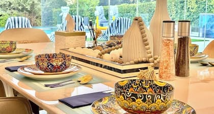 @ Marbella Lane - Enchanted Garden & Pool Hideaway