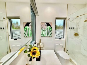 Hus (4 Bedrooms) | Badeværelse | Hårt�ørrer, håndklæder, Sæbe, Shampoo