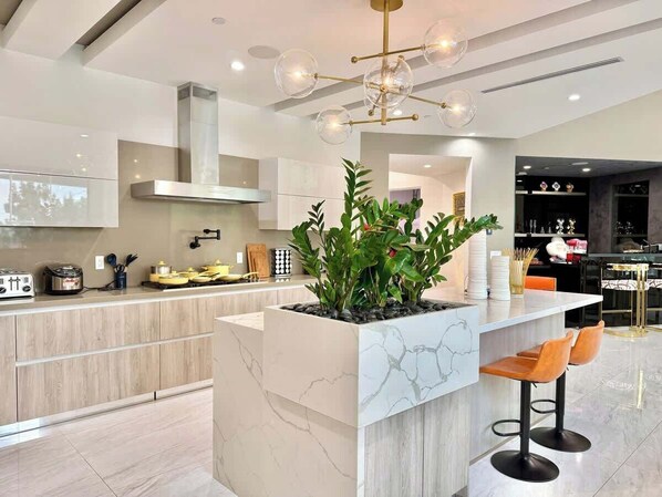 House (4 Bedrooms) | Private kitchen | Fridge, microwave, oven, dishwasher