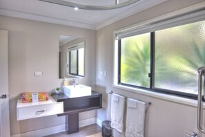 Towels - Two-Bedroom Cabin at The View - Villa (Ocean View)