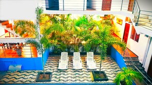 Skrivebord, skrivebord for bærbar PC og wi-fi (inkludert)