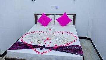 Deluxe Double Room, Non Smoking | Desk, laptop workspace, soundproofing, WiFi (free)