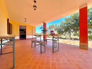 Outdoor dining - " Mediterranean House Trilocale " (Bari Sardo)