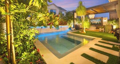 @marbella Lane - Stylish Dream Home in RMV w/ Pool