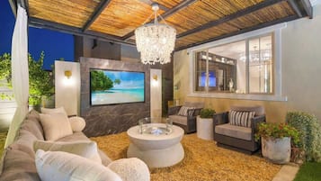 House (4 Bedrooms) | Terrace/patio