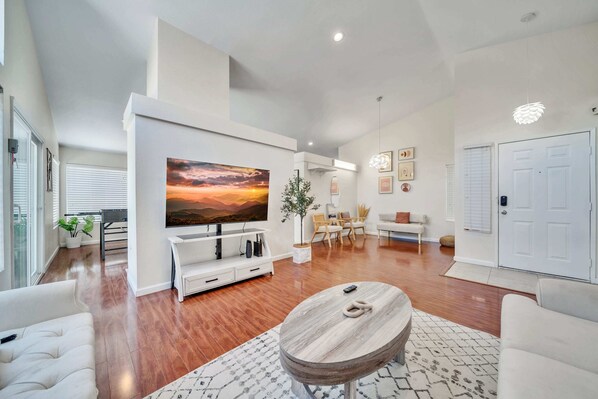 Living area - @marbella Lane - 4BR Lavish Castle Retreat (Indio)