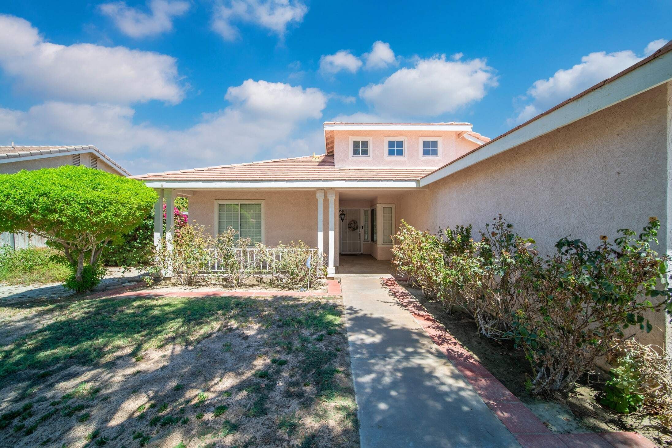 Façana frontal de l'allotjament