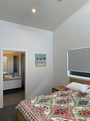 3 chambres, fer et planche à repasser, draps fournis