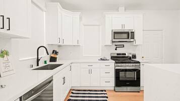 House (4 Bedrooms) | Private kitchen | Microwave, oven, stovetop, espresso maker