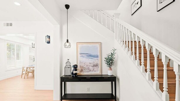 Family House (4 Bedrooms) | Living area - Cozy Retreat Near Downtown Perfect for Families (Long Beach)