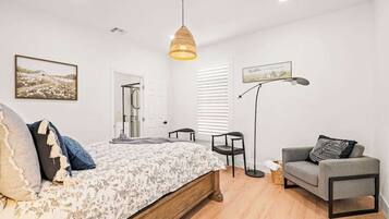 Maison (4 Bedrooms) | 4 chambres, rideaux occultants, fer et planche Ă repasser