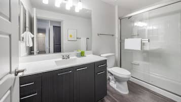 Apartemen, 2 kamar tidur | Kamar mandi | Perlengkapan mandi gratis, pengering rambut, handuk, dan sabun