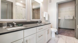 Bathroom - Landing Horizon West Apartments (Winter Garden)