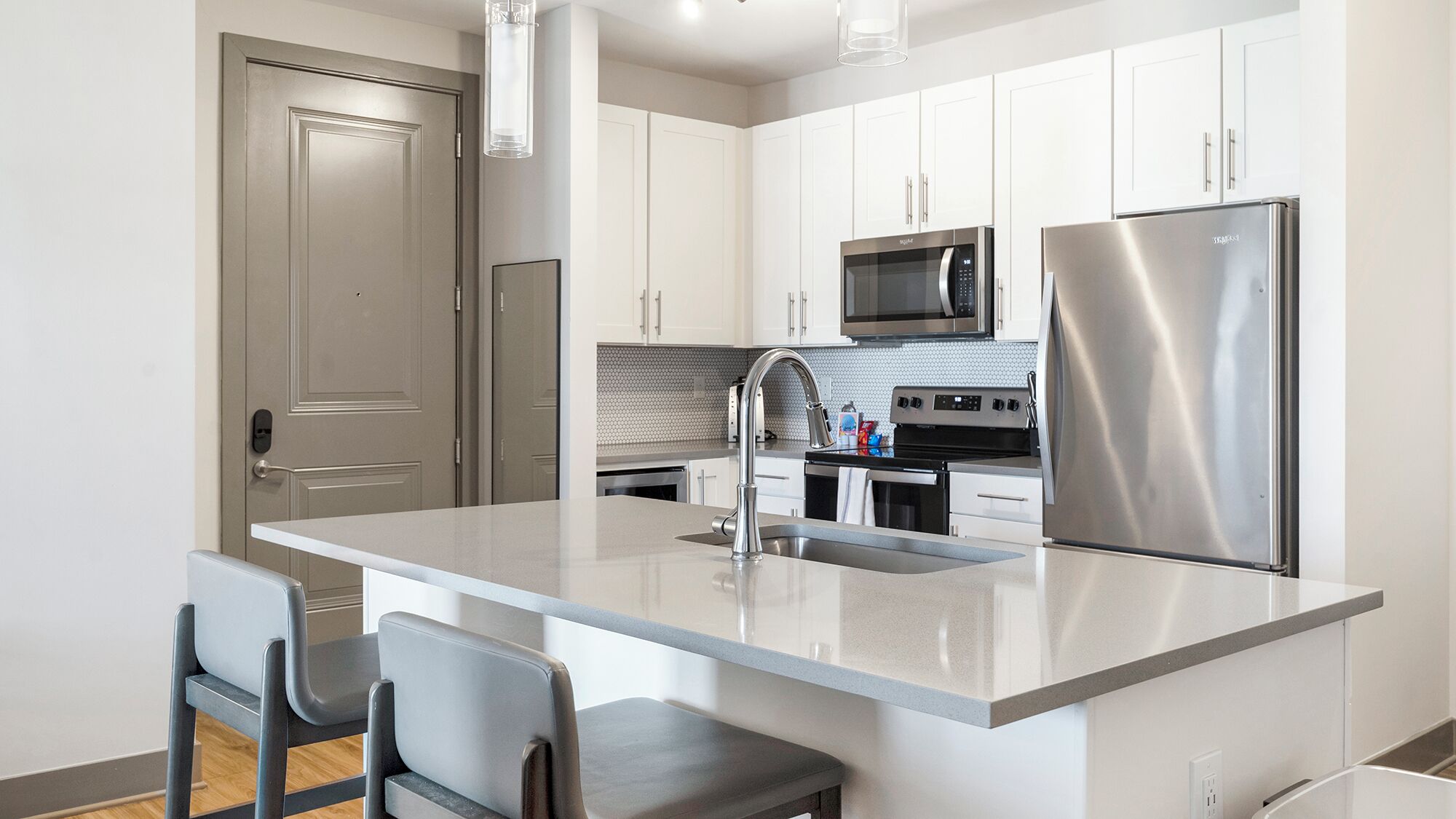 Apartment, 1 Bedroom | Private kitchen | Full-size fridge, microwave, oven, stovetop