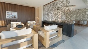 Lounge - Landing at Bridge District (Washington)