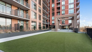 Courtyard - Landing at Bridge District (Washington)