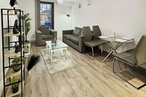 Interior - 2BR-Sleeps4-CityCentre-Parking-Rooftop (Birmingham)