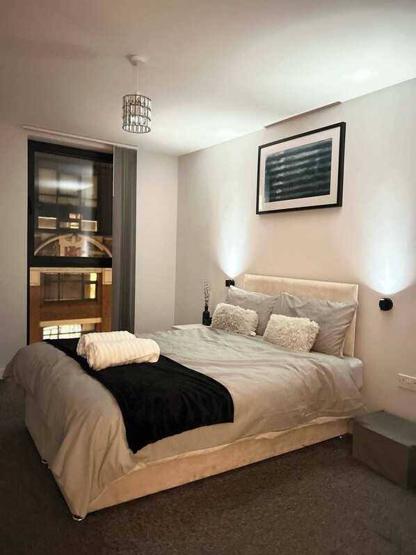 2 bedrooms, WiFi, bed sheets - 2BR-Sleeps4-CityCentre-Parking-Rooftop (Birmingham)