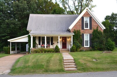 Charming townhouse, sleeps eight.
