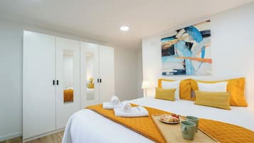 2 slaapkamers, een bureau, een strijkplank/strijkijzer, gratis wifi