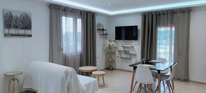 奢华别墅, 1 间卧室 | 高档床上用品、遮光窗帘、熨斗/熨衣板、免费 WiFi