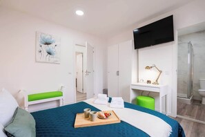 3 Schlafzimmer, Schreibtisch, Bügeleisen/Bügelbrett, kostenloses WLAN