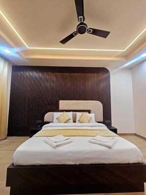 Iron/ironing board, free WiFi - Shyam palace inn (Mathura)