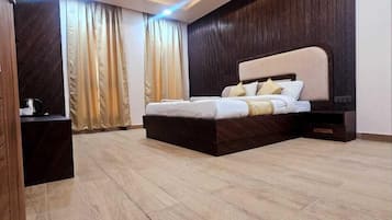 Premium Double Room, 1 King Bed | Iron/ironing board, free WiFi