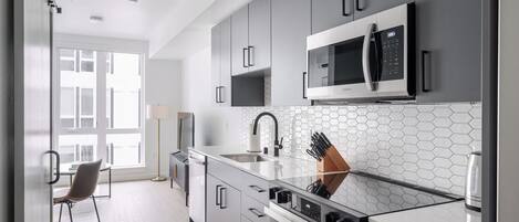 Réfrigérateur, micro-ondes, four, lave-vaisselle