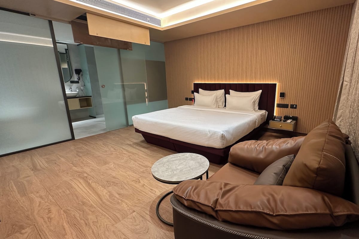 Luxury Stüdyo Süit | Masa, dizüstü bilgisayar çalışma alanı, çarşaf takımı