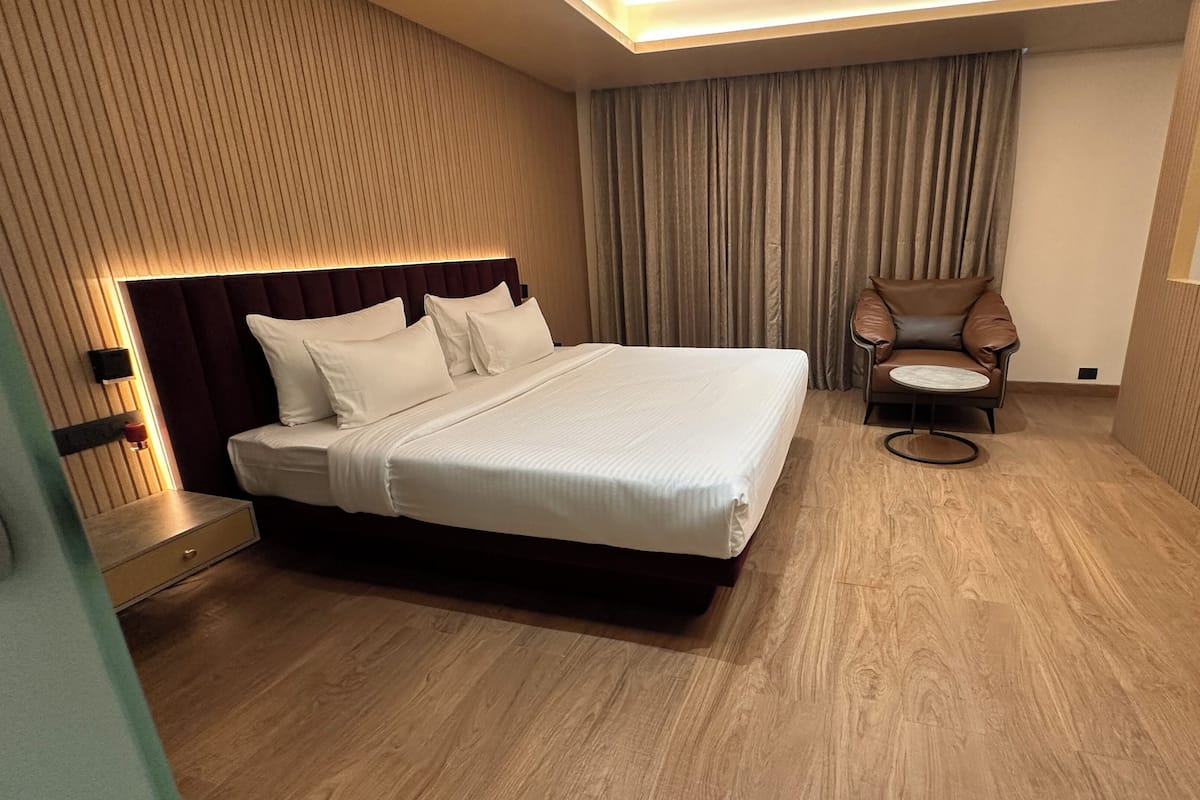 Luxury Stüdyo Süit | Masa, dizüstü bilgisayar çalışma alanı, çarşaf takımı