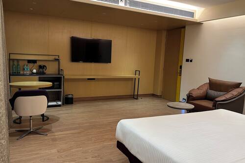 Club Double Room | Desk, laptop workspace, bed sheets