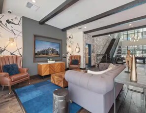 Smart TV - Stylish and Elegant Unit in Griffith (Glendale)